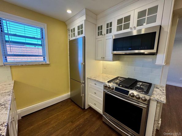 124 Park Avenue S 3R, Rockville Centre NY 11570