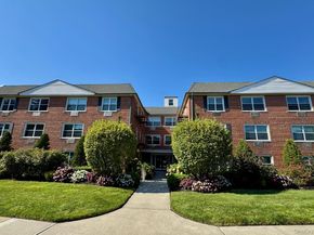 124 Park Avenue S 3R, Rockville Centre NY 11570