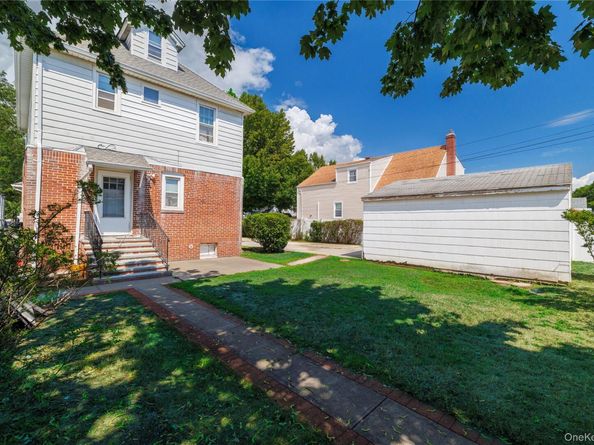 59 Lakeview Avenue, Lynbrook NY 11563