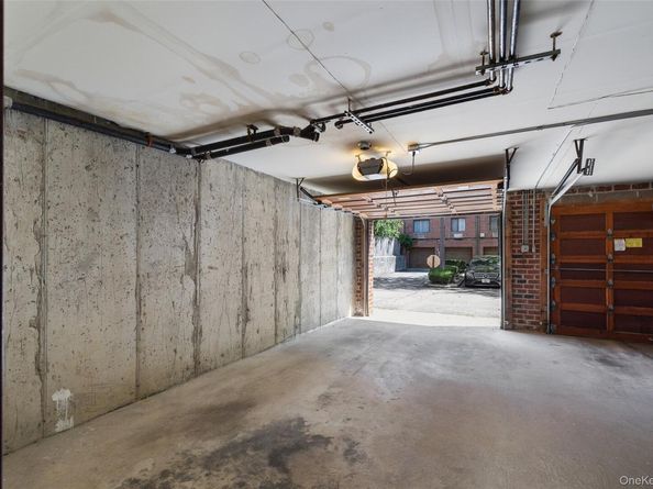 7111 Sutton Place 3, Fresh Meadows NY 11365