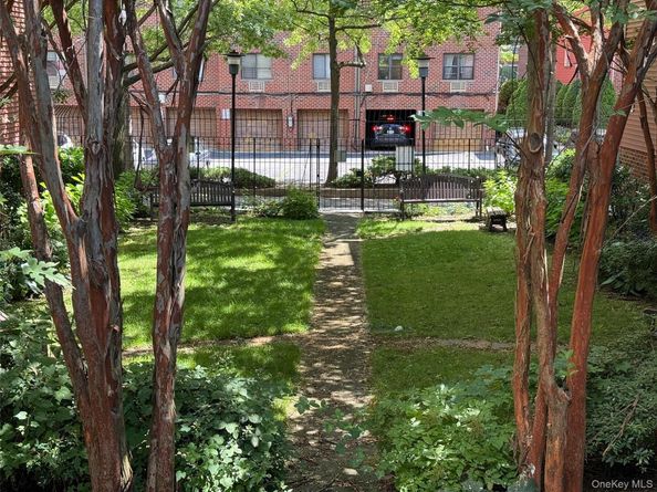 7111 Sutton Place 3, Fresh Meadows NY 11365