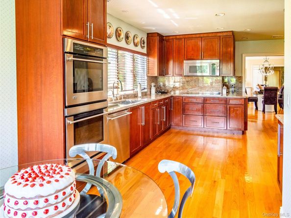 4 Willow Lane, Hewlett Harbor NY 11557