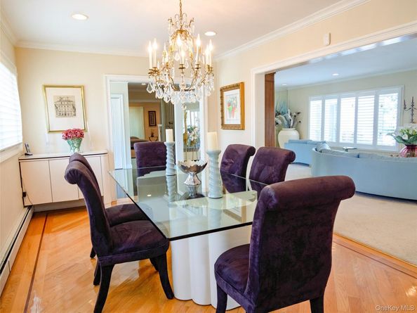 4 Willow Lane, Hewlett Harbor NY 11557