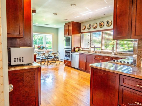 4 Willow Lane, Hewlett Harbor NY 11557