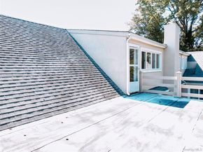 4 Willow Lane, Hewlett Harbor NY 11557