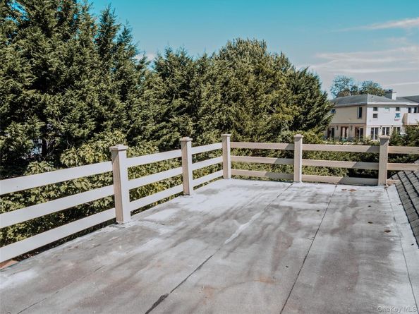 4 Willow Lane, Hewlett Harbor NY 11557