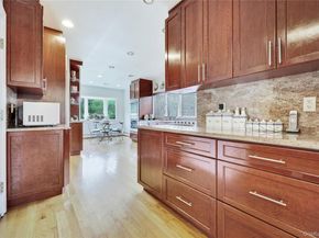 4 Willow Lane, Hewlett Harbor NY 11557