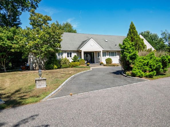 4 Willow Lane, Hewlett Harbor NY 11557
