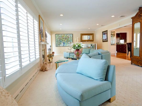 4 Willow Lane, Hewlett Harbor NY 11557