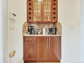 4 Willow Lane, Hewlett Harbor NY 11557