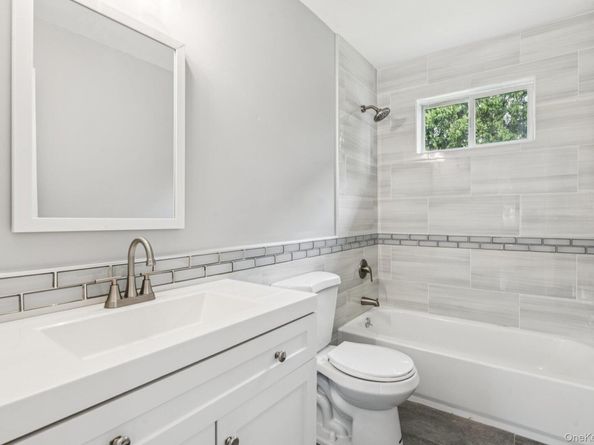 25 Candlewood Road, Bay Shore NY 11706