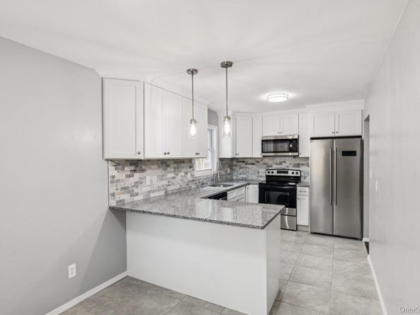 25 Candlewood Road, Bay Shore NY 11706