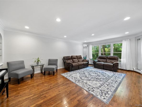 10A Hunting Hill Road, Woodbury NY 11797