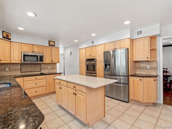 10A Hunting Hill Road, Woodbury NY 11797