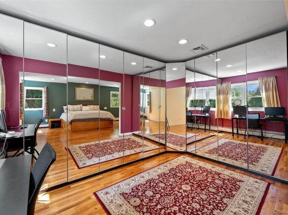 10A Hunting Hill Road, Woodbury NY 11797