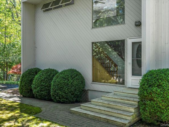 11 Deer Trail Road, Southampton NY 11968