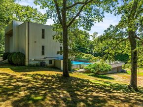 11 Deer Trail Road, Southampton NY 11968