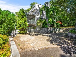 11 Deer Trail Road, Southampton NY 11968