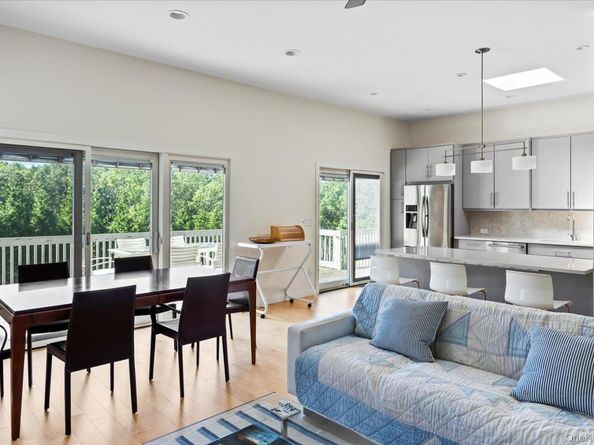 11 Deer Trail Road, Southampton NY 11968