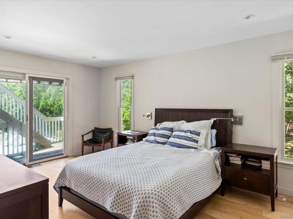 11 Deer Trail Road, Southampton NY 11968