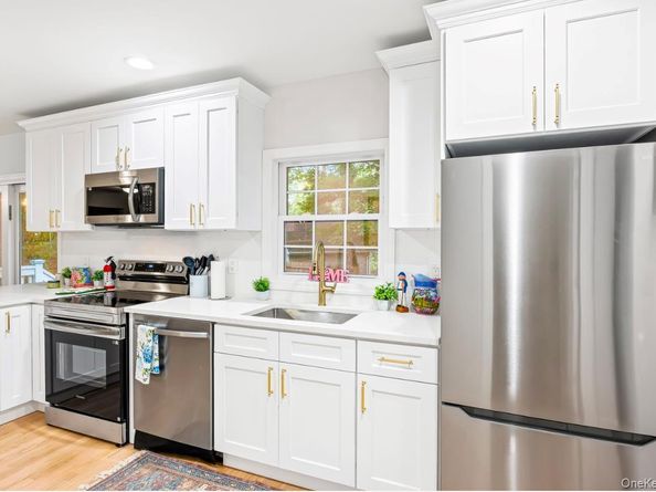 28 Christian Avenue, Setauket NY 11733
