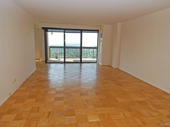 27110 Grand Central Parkway 28H, Floral Park NY 11005