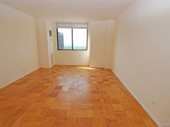 27110 Grand Central Parkway 28H, Floral Park NY 11005