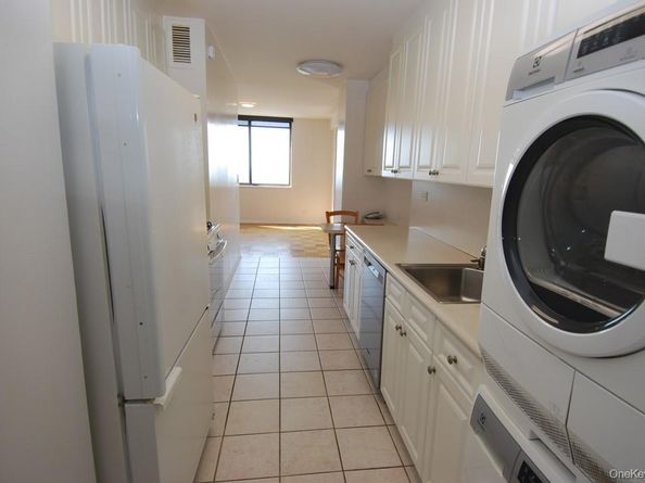 27110 Grand Central Parkway 28H, Floral Park NY 11005