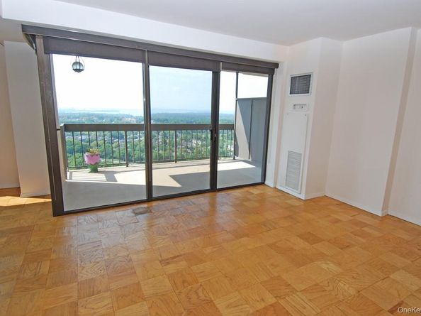 27110 Grand Central Parkway 28H, Floral Park NY 11005