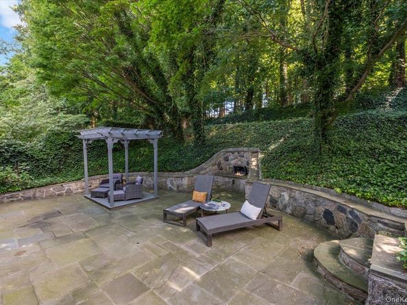 28 Parkway Circle, Scarsdale NY 10583