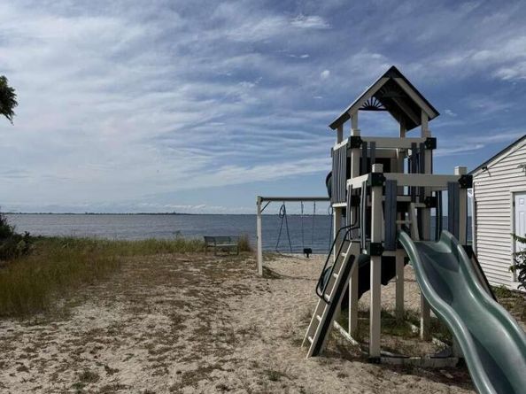 11 E Bay Drive, West Islip NY 11795