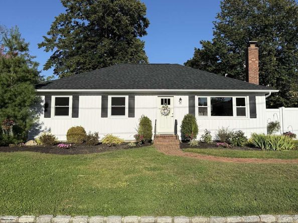 11 E Bay Drive, West Islip NY 11795