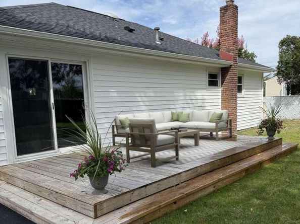 11 E Bay Drive, West Islip NY 11795