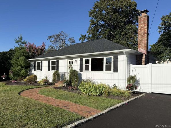 11 E Bay Drive, West Islip NY 11795