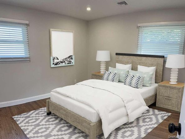 11 E Bay Drive, West Islip NY 11795