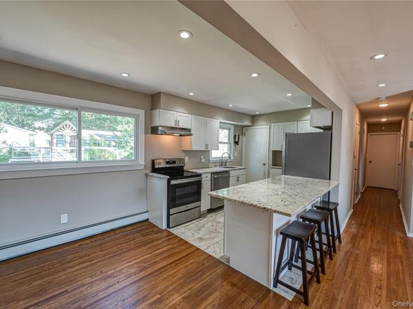 16 Adams Place, West Islip NY 11795