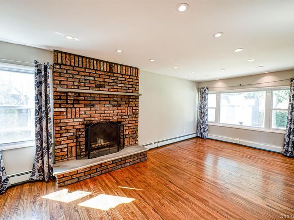 16 Adams Place, West Islip NY 11795
