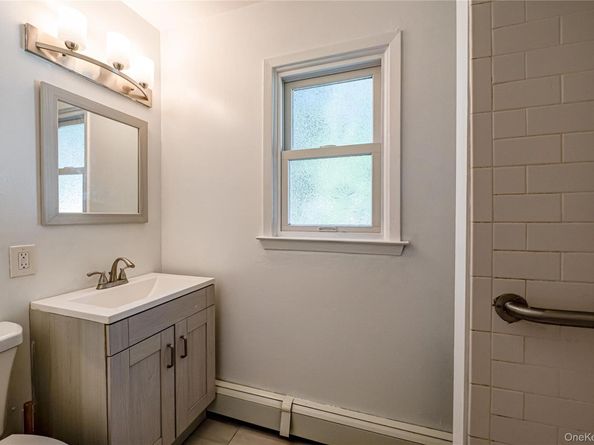 16 Adams Place, West Islip NY 11795