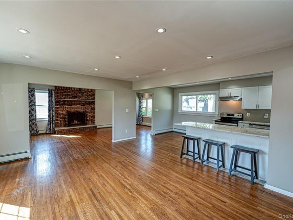 16 Adams Place, West Islip NY 11795