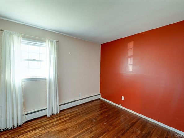 16 Adams Place, West Islip NY 11795