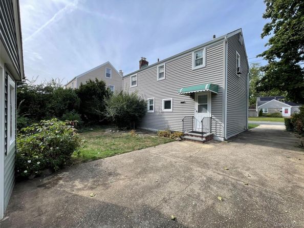 712 De Mott Ave Avenue, Baldwin NY 11510