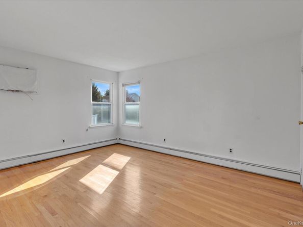 282 N Oak Street, Massapequa NY 11758