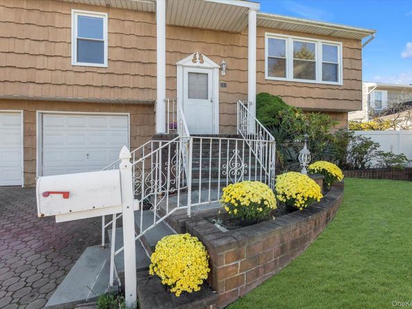 282 N Oak Street, Massapequa NY 11758