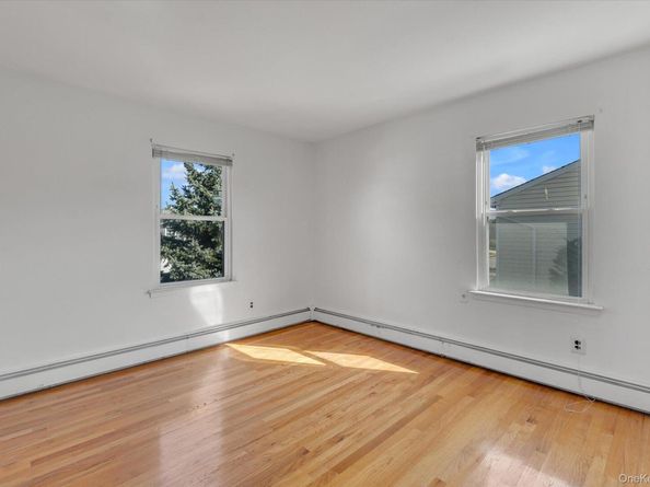 282 N Oak Street, Massapequa NY 11758