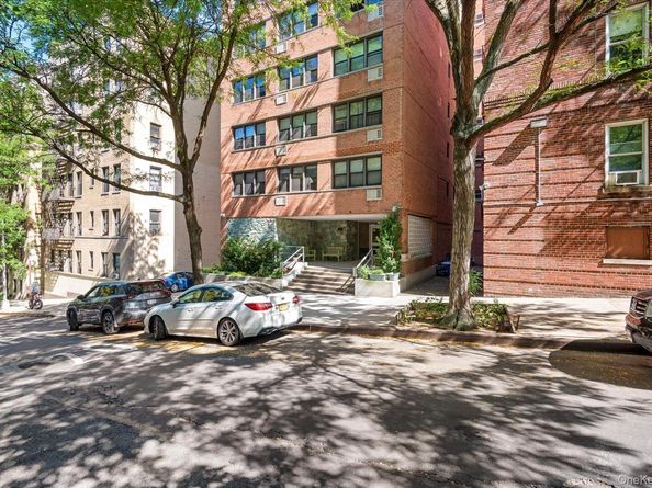 579 West 215 Street 2F, New York (Manhattan) NY 10034