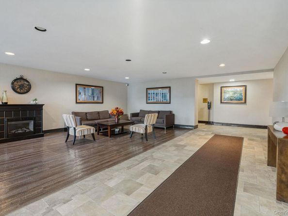 16 Main 3C, East Rockaway NY 11518