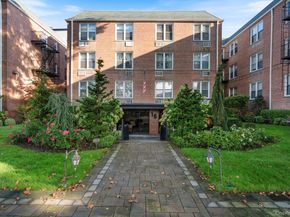 16 Main 3C, East Rockaway NY 11518