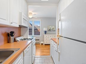 16 Main 3C, East Rockaway NY 11518
