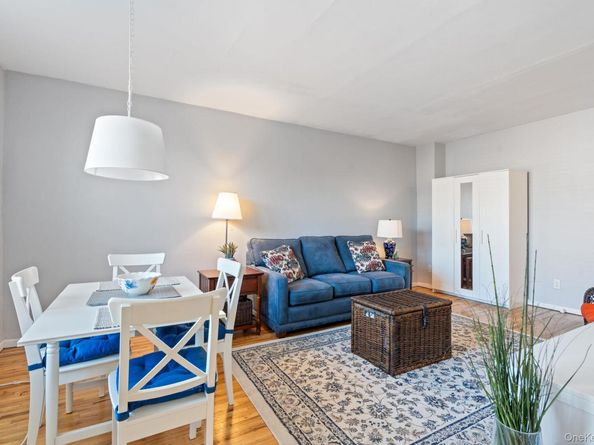 16 Main 3C, East Rockaway NY 11518