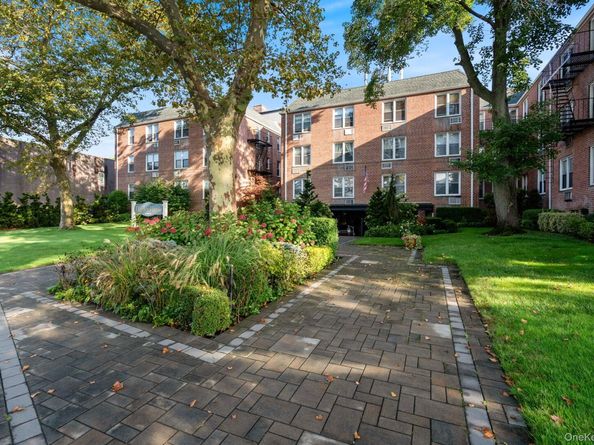 16 Main 3C, East Rockaway NY 11518